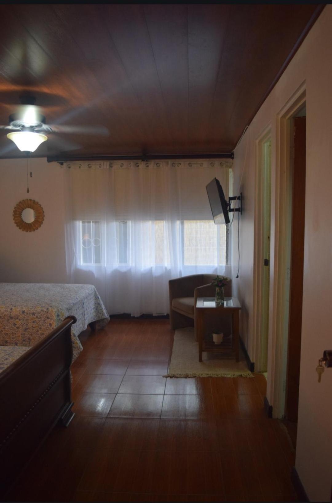 Privatunterkunft Acogedora Y Amplia En La Tropicana Alajuela